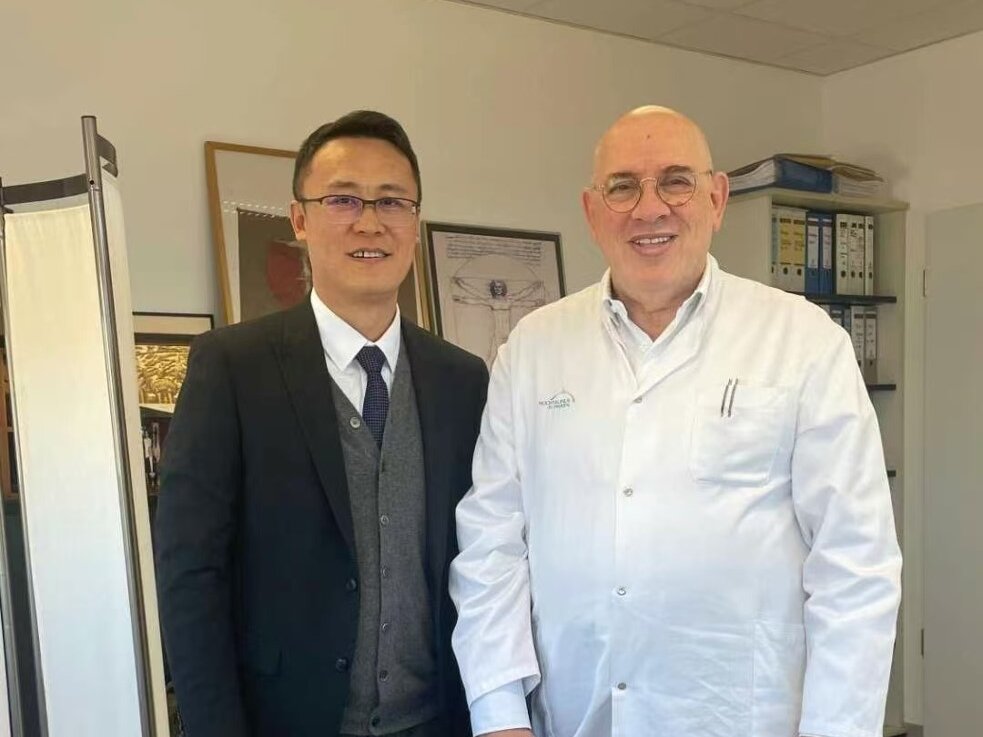 1737881988593491.jpg 2024年11月廣東省第二中醫(yī)院(黃埔醫(yī)院)張宇醫(yī)生訪問德國巴德洪堡高陶努斯醫(yī)院脊柱外科.jpg