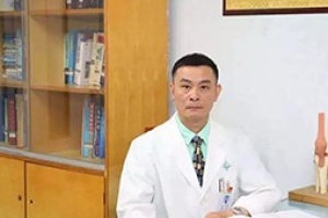 仁醫人物| 林毅忠：低頭拾貝書千卷，移足抖身醫我頭